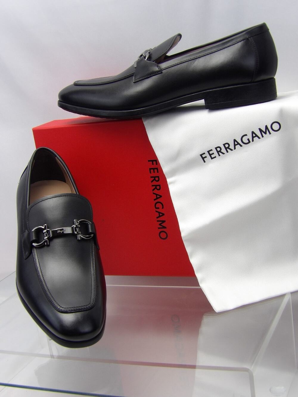 NIB FERRAGAMO REE BLACK LEATHER LOGO GANCINI LOAFERS 10.5 EE ITALY